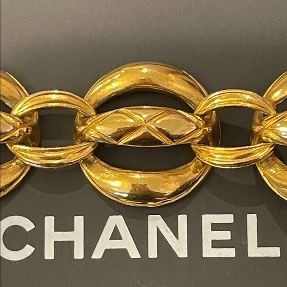 Chanel quilted Gold tone Chain Belt Vintage CHANEL Golden Thick Chain Belt With a CC Charm and  main image 4